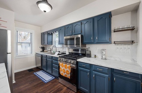 Peoria Heights House | Blue Haven Cottage | Spacious 2BD in the Heights
