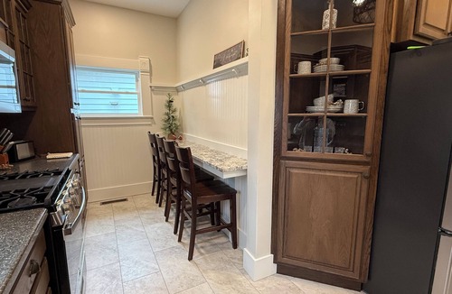 Bluffton House | Blue Haven on Wiley, Steps to Downtown, Sleeps 10