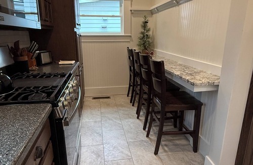 Bluffton House | Blue Haven on Wiley, Steps to Downtown, Sleeps 10