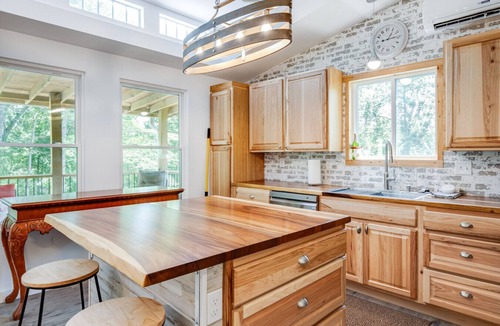 New Tazewell Cabin | Blue Haven | Pet-Friendly Norris Lake Lakefront Retreat | Sleeps 15