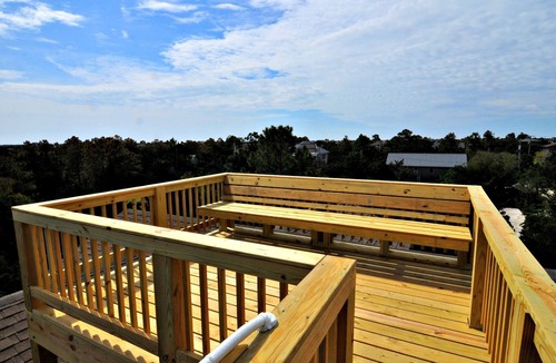 Ocracoke House | Blue Heaven: Secluded, at the end of a quiet lane, lookout deck.
