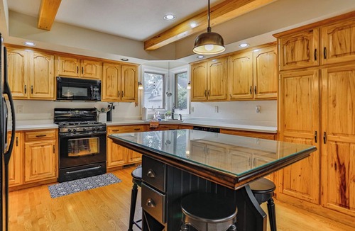Schofield House | Blue Heron Oar’asis- 3BR Riverfront Hot Tub+ Kayaks