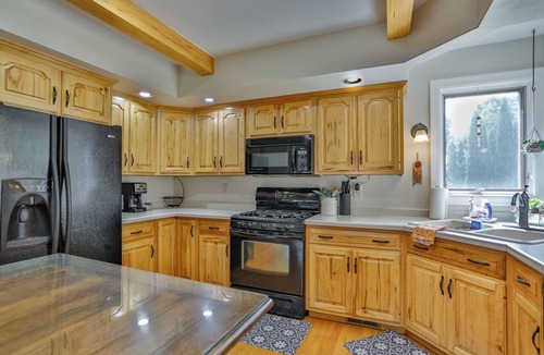 Schofield House | Blue Heron Oar’asis- 3BR Riverfront Hot Tub+ Kayaks