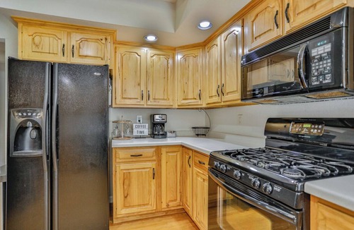 Schofield House | Blue Heron Oar’asis- 3BR Riverfront Hot Tub+ Kayaks