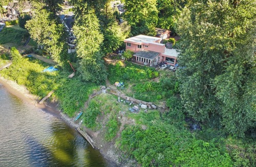 Bolton Cottage | Blue Heron Sanctuary · Private Riverfront Cottage Retreat