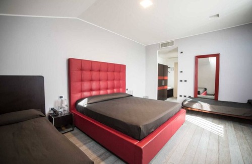 Suzzara Hotel | Blue Hotel