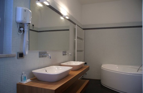Suzzara Hotel | Blue Hotel