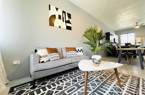 Estate Saint George Apartment | Blue House East at the Botanical Gardens