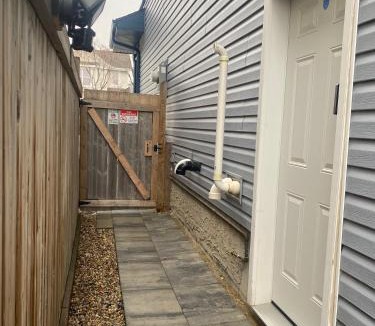 Southeast Edmonton Bed & Breakfast | Blue Kuti B&B