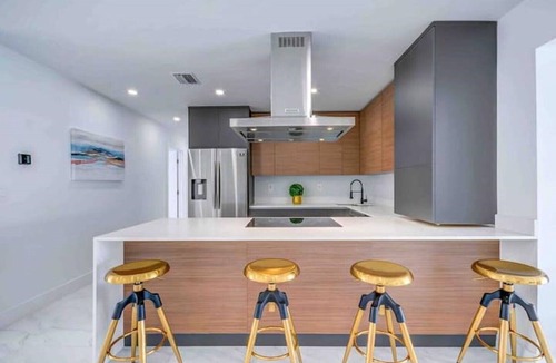 University Park House | Blue Lagoon/heated pool/pool table & basketball court