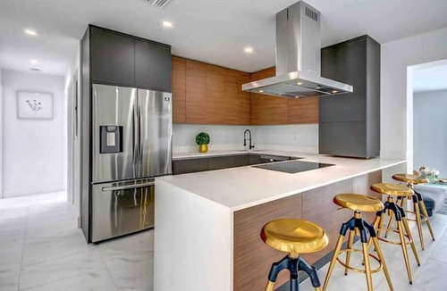 University Park House | Blue Lagoon/heated pool/pool table & basketball court
