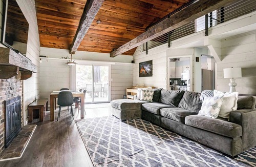 Cassopolis House | Blue Lagoon Lakehouse Deck Dock Grill