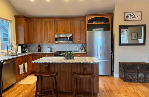 Newville House | Blue Lakeview Home