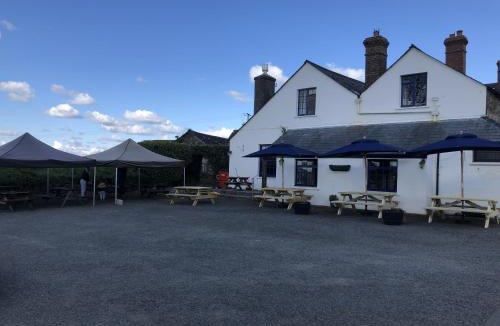 Lewdown Hotel | Blue Lion Inn