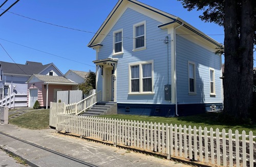Eureka House | Blue Mist Victorian 5bed/2bath Victorian Gem