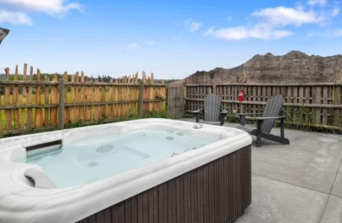 Port Angeles House | Blue Moon Tiny House Hot Tub Sauna MtnViews