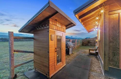 Port Angeles House | Blue Moon Tiny House Hot Tub Sauna MtnViews