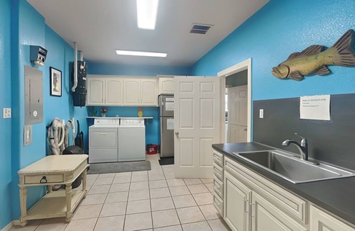 Isla Del Sol House | Blue Moon | Waterfront Home near the Beach.