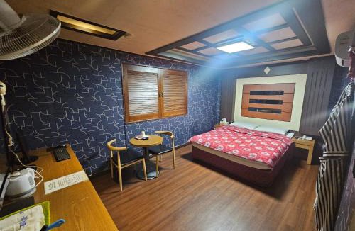 Yeongdo Hotel | Blue Motel