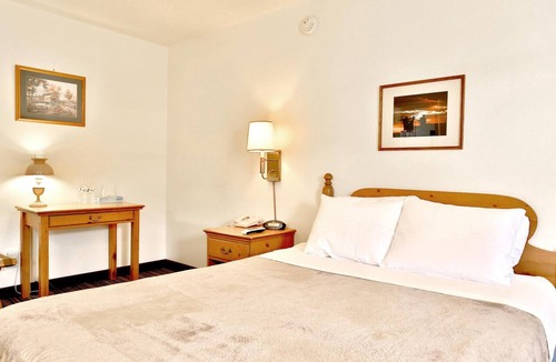 Dayton Hotel | Blue Mountain Hotel