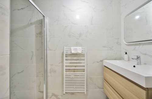 Quartier Saint-Ambroise Hotel | Blue Night International 49