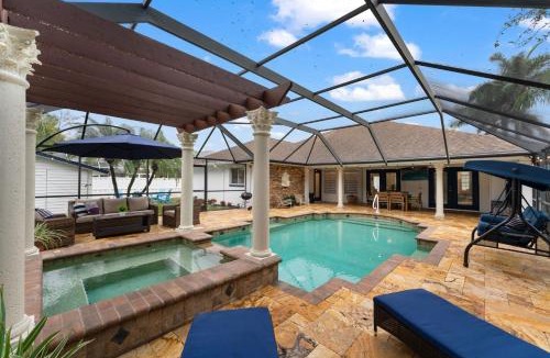 Willoughby Acres House | Blue Oasis, The Perfect Getaway with Heated Pool