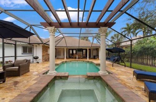 Willoughby Acres House | Blue Oasis, The Perfect Getaway with Heated Pool