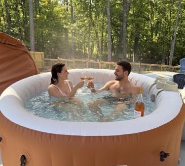 Westminster House | Blue owl Lakefront Cabin Hot Tub Mini Golf Fire Place Petfriendly