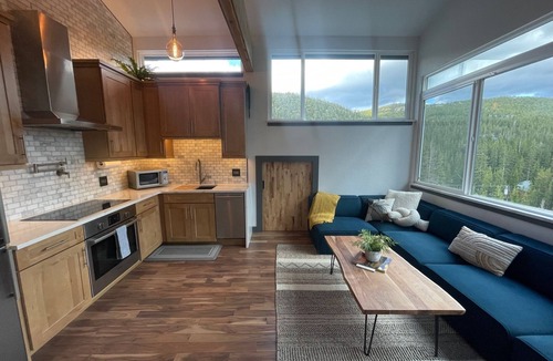 Saint Mary's Condo | “Blue Owl” - Tree House Views! Couples Getaway!