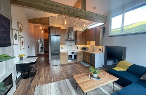 Saint Mary's Condo | “Blue Owl” - Tree House Views! Couples Getaway!