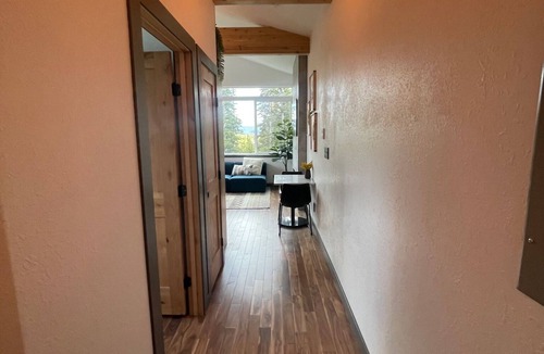 Saint Mary's Condo | “Blue Owl” - Tree House Views! Couples Getaway!