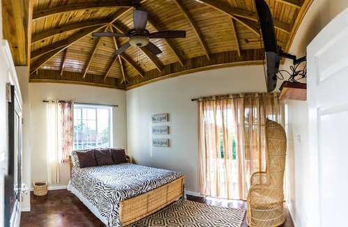 Lucea Bed & Breakfast | Blue Paloma Bed & Breakfast