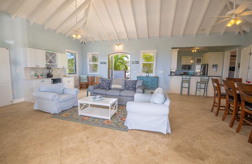 Estate Judiths Fancy House | Blue Paradise Family Home