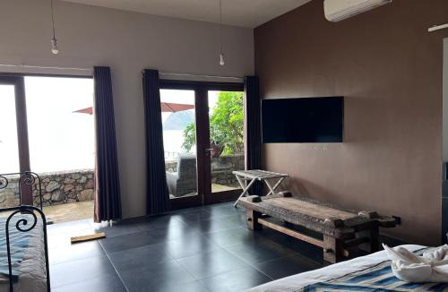 Labuan Bajo House | Blue Parrot