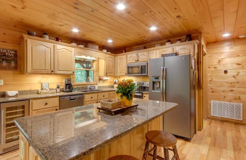 Blue Ridge House | Blue Ridge Cabin Rental w/Hot Tub & Creek Access!