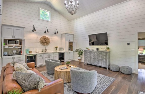 Blue Ridge House | Blue Ridge Cottage: Modern Solace in the Mountains