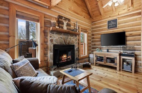 Blue Ridge Ski Chalet | Blue Ridge Cozy Cabin King Bed Hot Tub & Dog Friendly