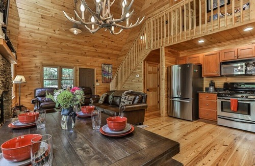 Cashes Valley Cabin | Blue Ridge Creek Retreat| Blue Ridge, GA