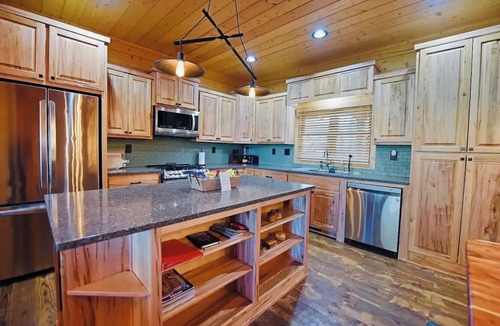 Hidden Lake Cabin | Blue Ridge Everest Retreat