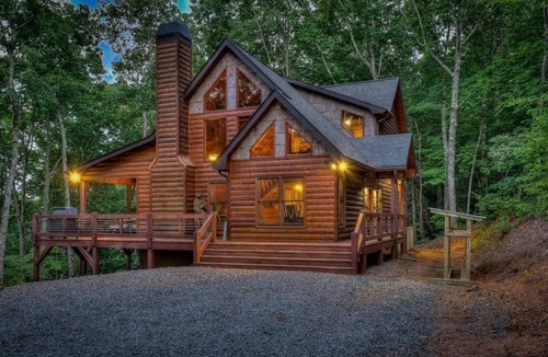 Ridgeline Vistas Cabin | Blue Ridge, Hot Tub, Mountain View, Pool Table, Arcade, Outdoor Fireplace