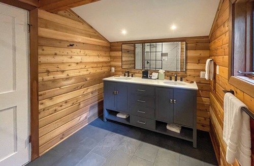 Bluemont Cabin | Blue Ridge Mountain Cedar Log Cabin's breathtaking VIEW!