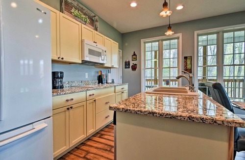 Marshall House | Blue Ridge Mountain Rental w/Hot Tub & Gas Grill!
