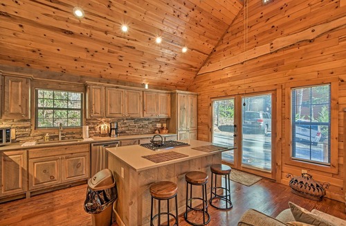 Cashes Valley Cottage | Blue Ridge Mtns Creekside Cabin w/Hot Tub + Pier!