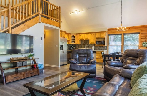 Blue River Cabin | Blue River Basecamp - Brand New Hot Tub! Close to Ski Slopes, Downtown, & More!