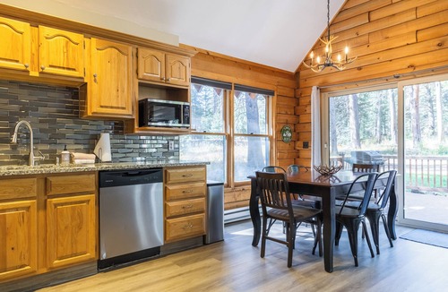 Blue River Cabin | Blue River Basecamp - Brand New Hot Tub! Close to Ski Slopes, Downtown, & More!