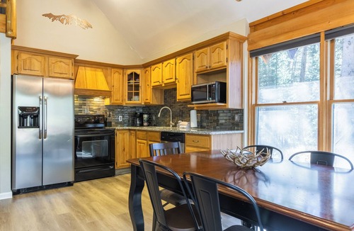 Blue River Cabin | Blue River Basecamp - Brand New Hot Tub! Close to Ski Slopes, Downtown, & More!