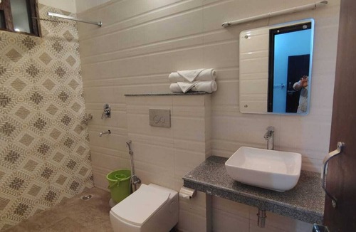 Bail Parao Hotel | Blue River Resort