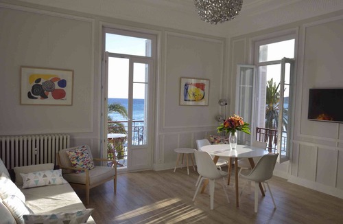 Old Town Apartment | Blue Riviera: a splendid beachfront 1-bedroom apt w/stunning view