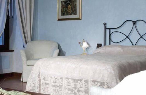 Bedizzole Other | Blue Room