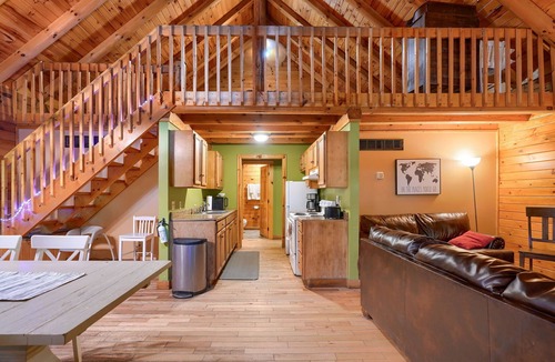 Logan Cabin | Blue Rose Cabins - Oleander Cabin